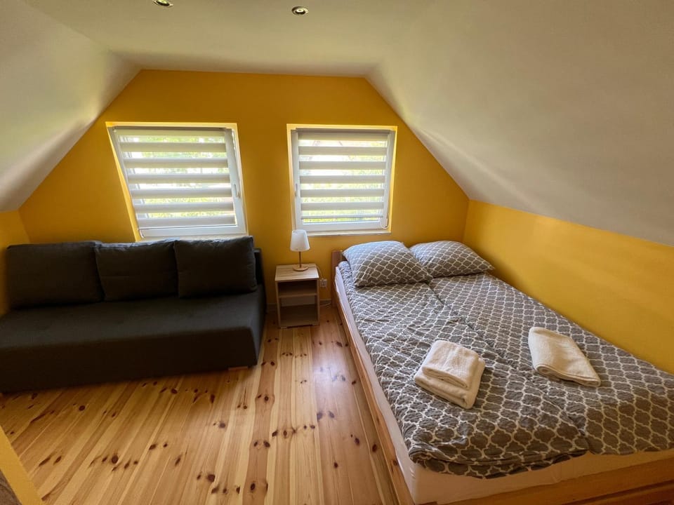Bed, Photo of the whole room, Bedroom, towels