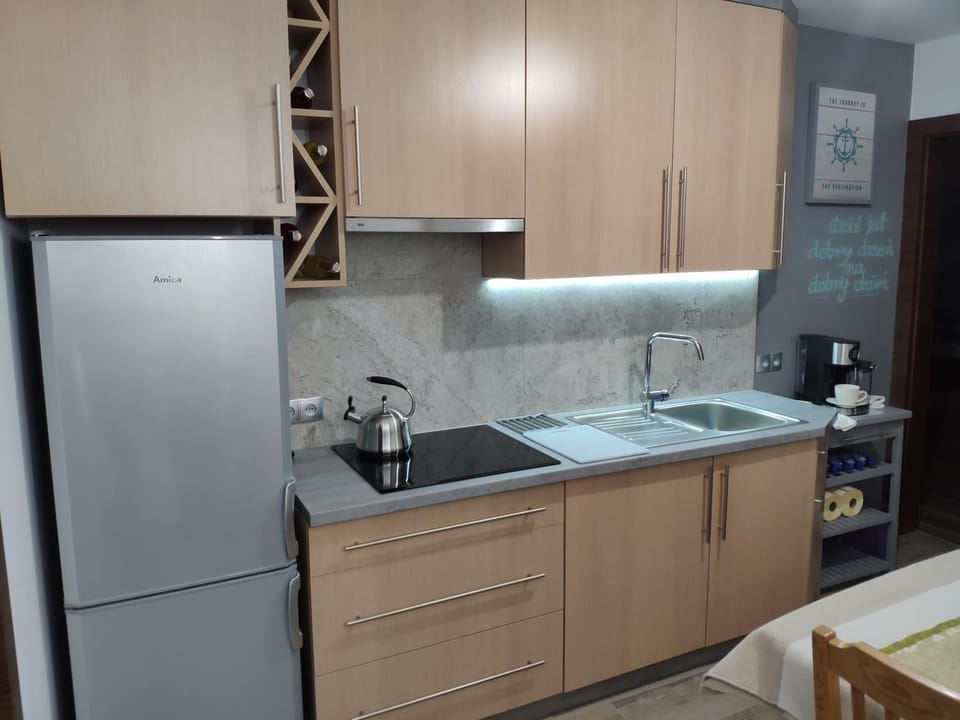 Kitchen or kitchenette, Communal kitchen, stove