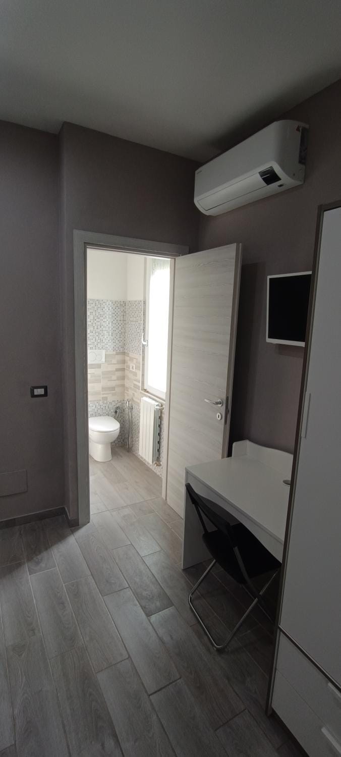 Bathroom, TV and multimedia, Photo of the whole room, air conditioner