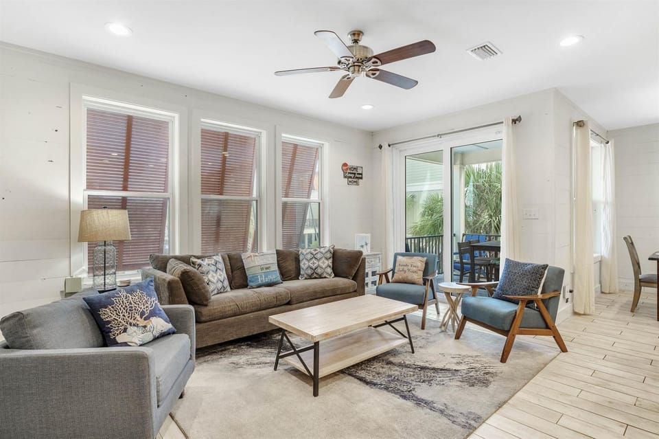 Living room, Seating area
