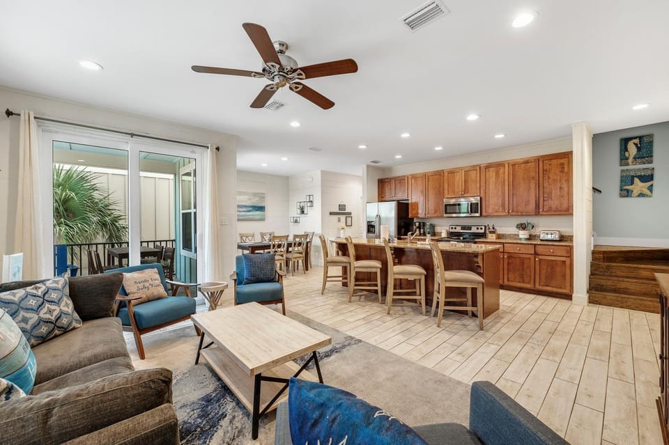 Kitchen or kitchenette, Living room, Photo of the whole room, Dining area