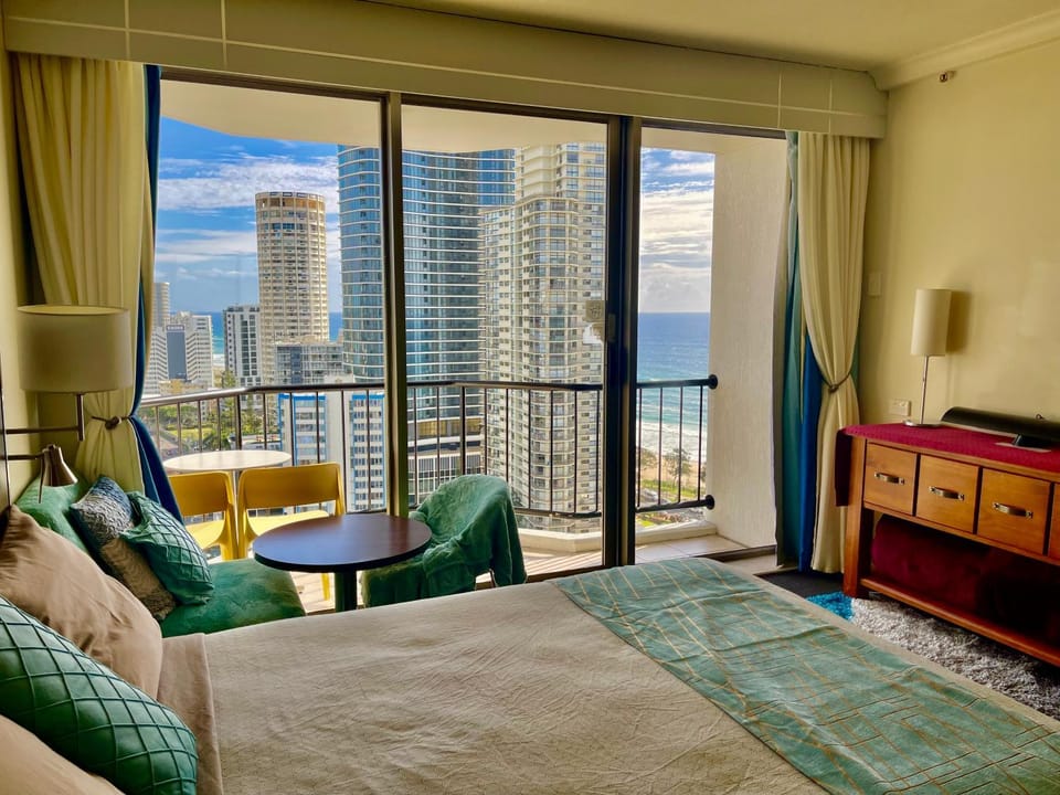 High Floor Ocean View at Surfers Paradise - Hotel Studio Apartment in Surfers Paradise Boulevard