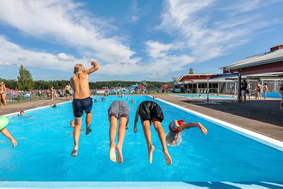 Swimming pool