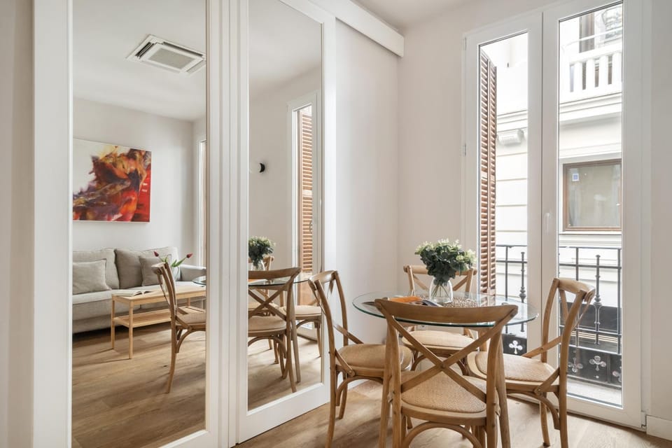Living room, Seating area, air conditioner