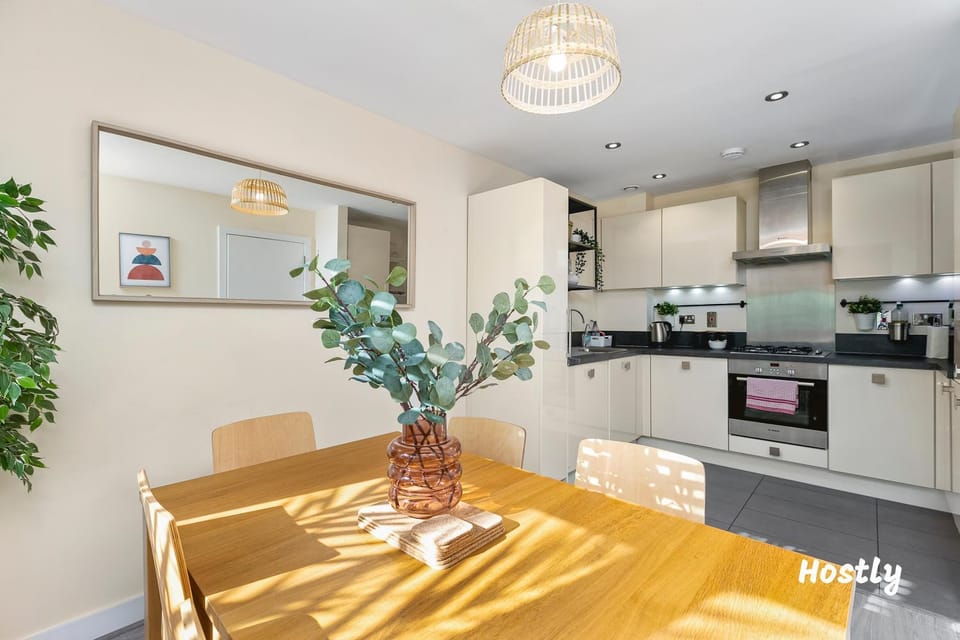 Dining area, Family, kitchen