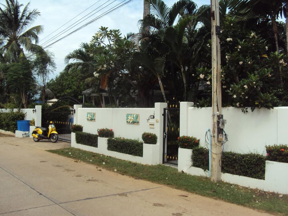Property building, Neighbourhood, Street view