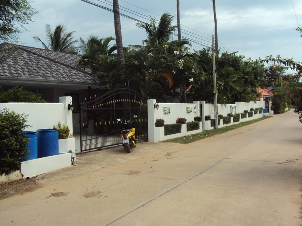 Property building, Street view