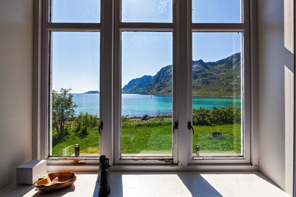 View (from property/room), Mountain view, Sea view