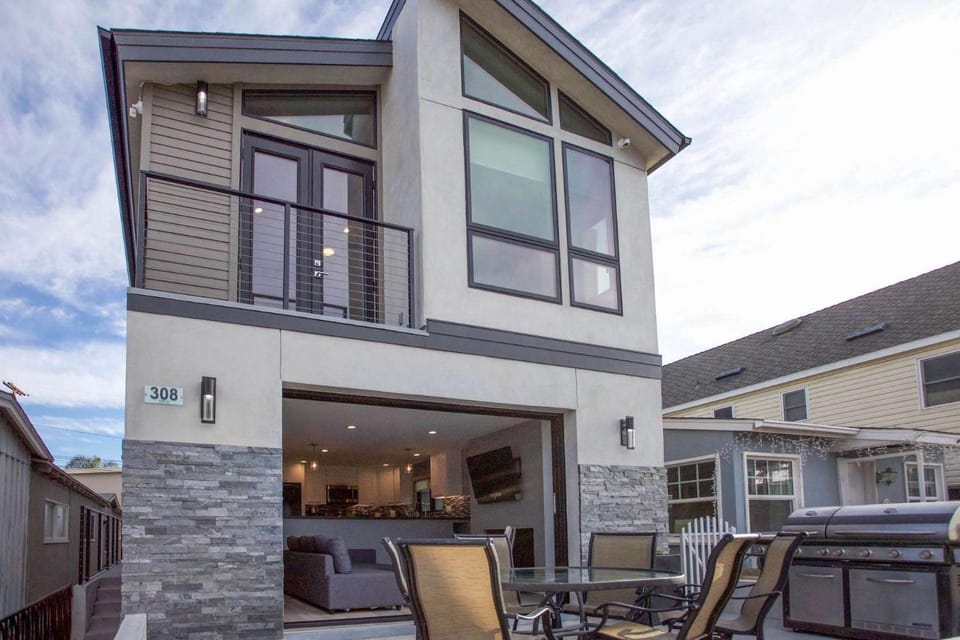 308 35th Street, Unit A (Lower) House in Balboa Peninsula