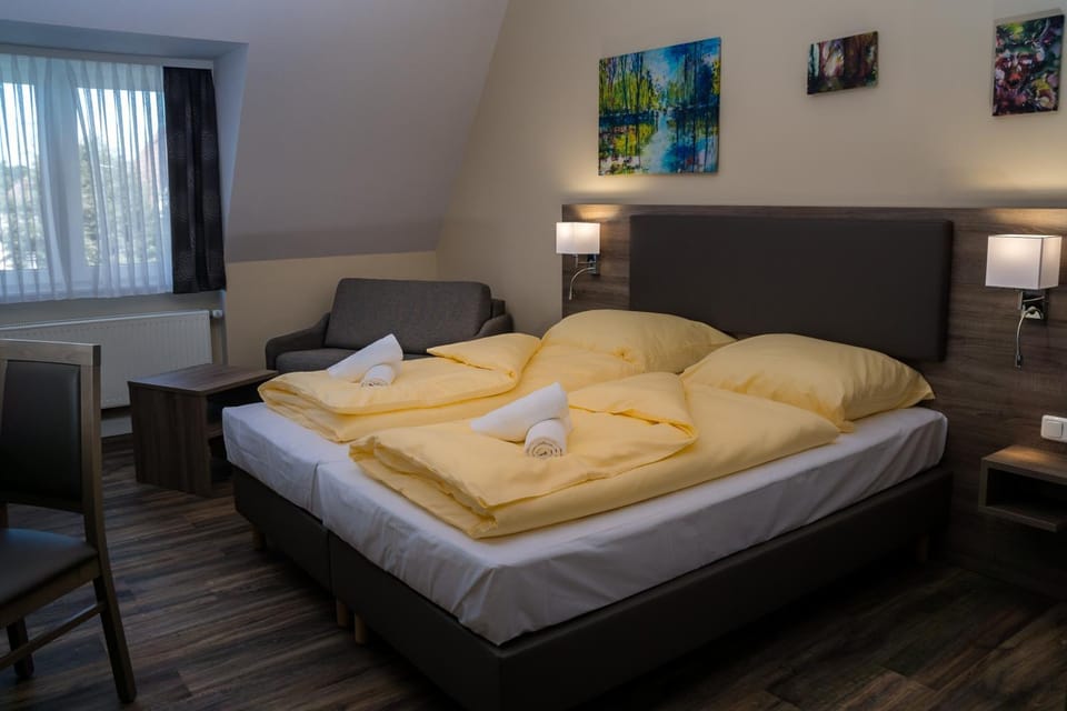 Bed, Photo of the whole room, Breakfast, towels