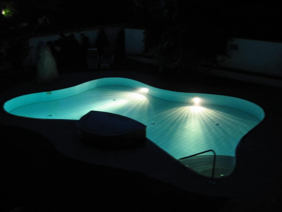 Swimming pool, Swimming pool