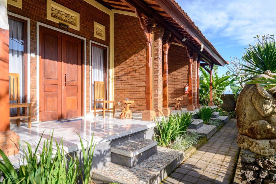 Patio, Facade/entrance