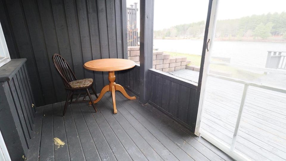 Algonquin Lakeside Resort Inn in Lake of Bays
