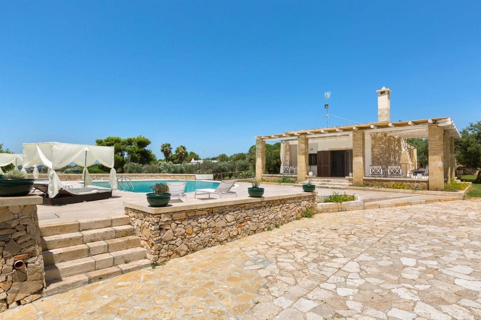 Property building, Garden, Swimming pool
