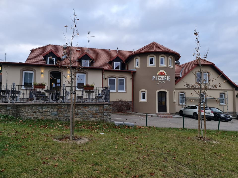 Property building, Day, Location