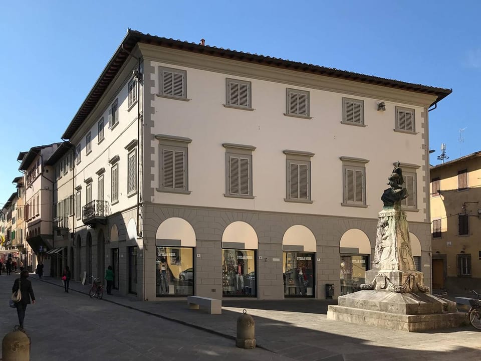 Facade/entrance