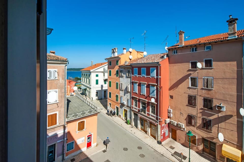 Neighbourhood, Sea view, Street view