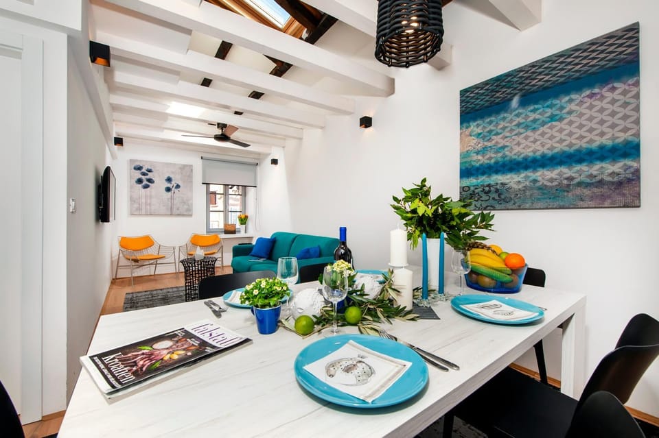 Food and drinks, Dining area