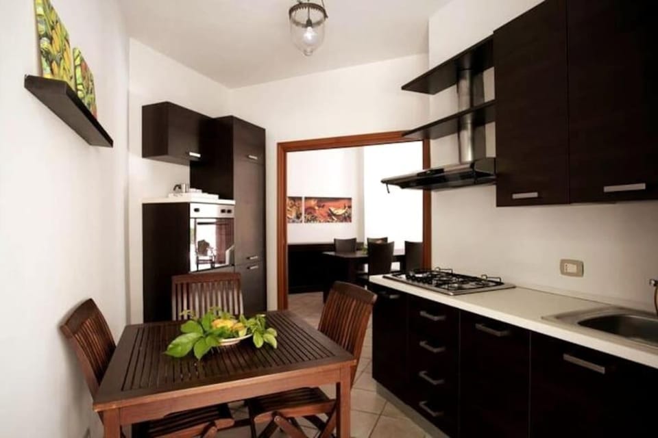 Kitchen or kitchenette, Dining area, pet friendly, stove