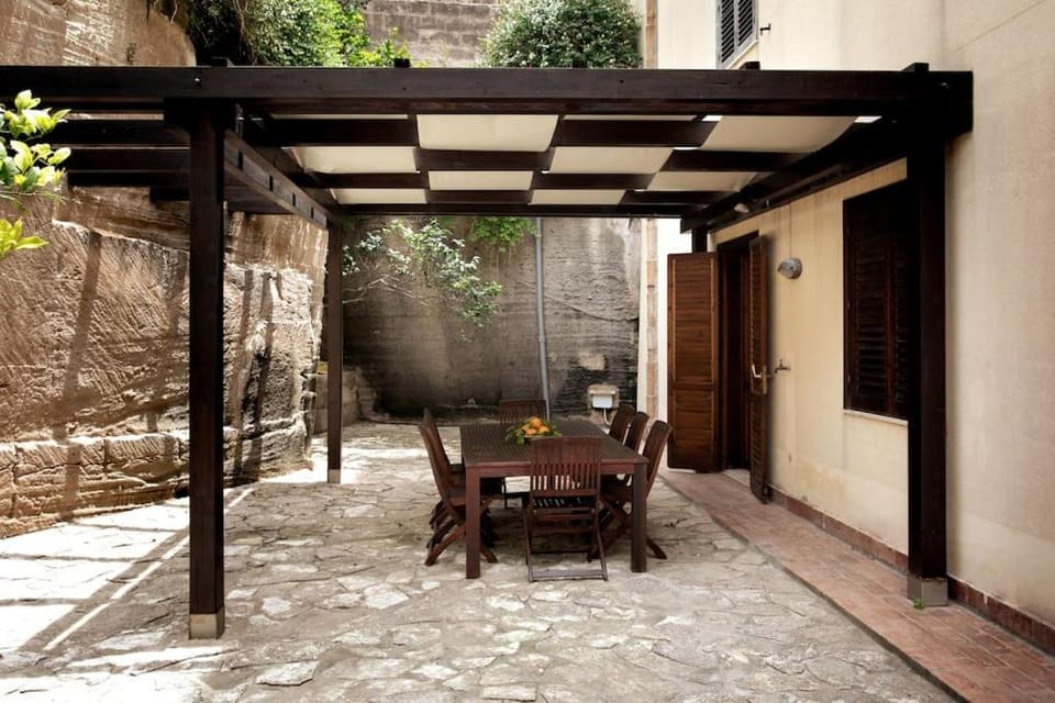 Patio, Day, Dining area