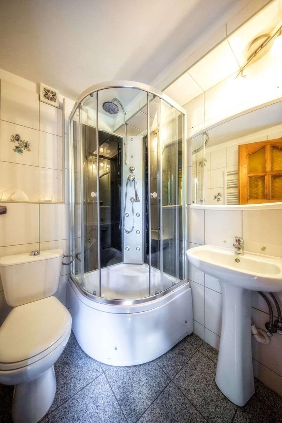 Shower, Toilet, Bathroom, towels