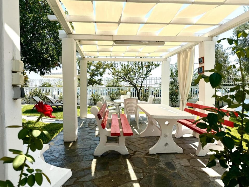 BBQ facilities, Garden, Dining area