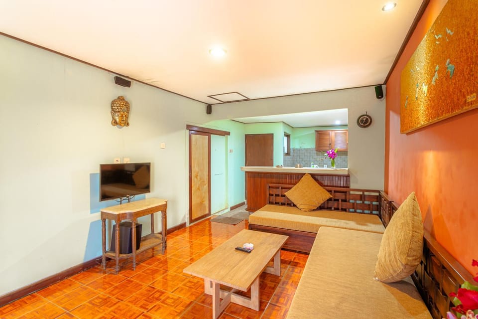 Communal lounge/ TV room, TV and multimedia, Kitchen or kitchenette, Living room, Seating area, Dining area, Evening entertainment
