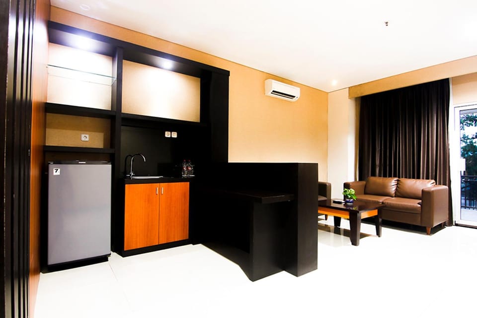 Kitchen or kitchenette, Living room