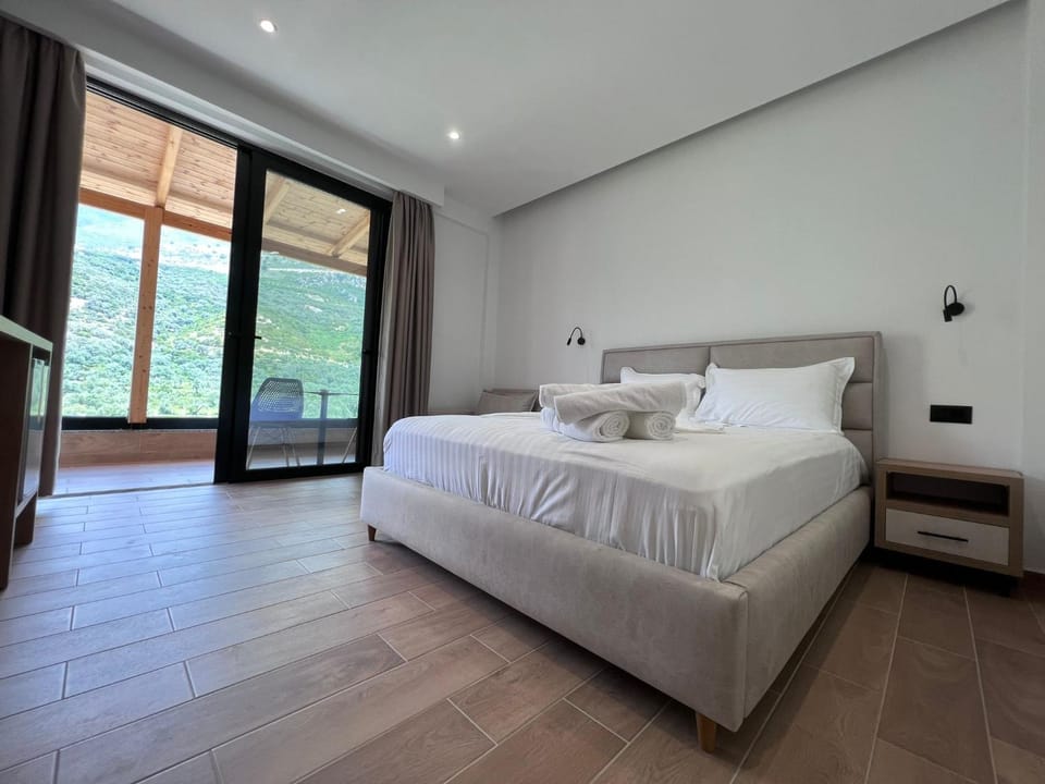 Toilet, Photo of the whole room, Bedroom, Mountain view