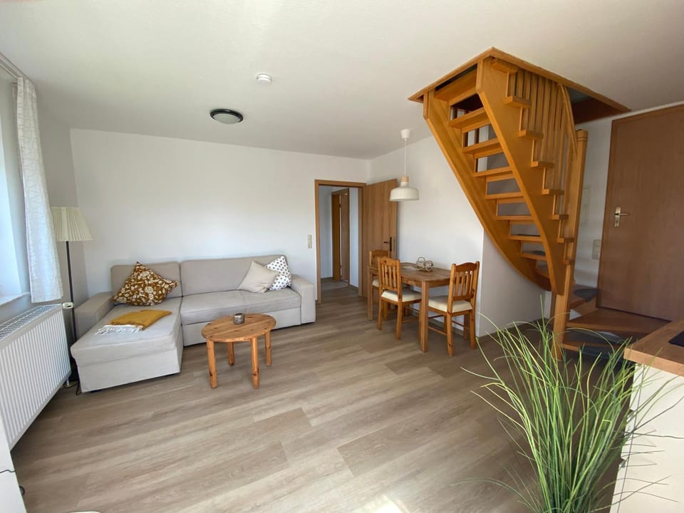 Photo of the whole room, Seating area