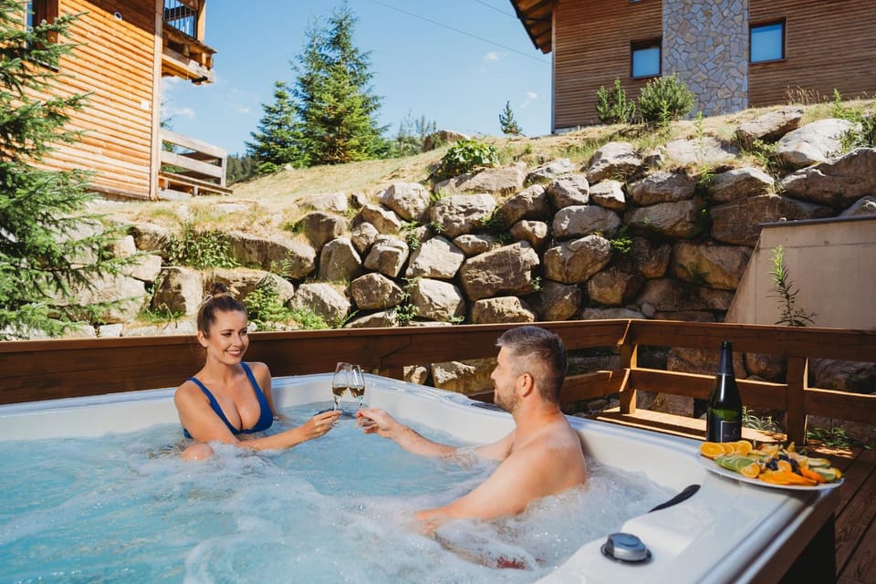 People, Natural landscape, Hot Tub, Guests