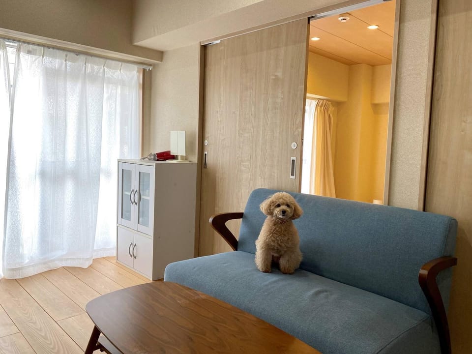 Dining area, Pets