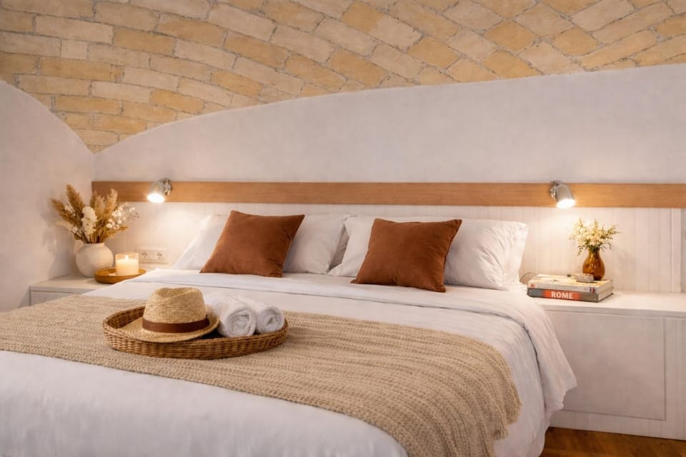Bed, towels