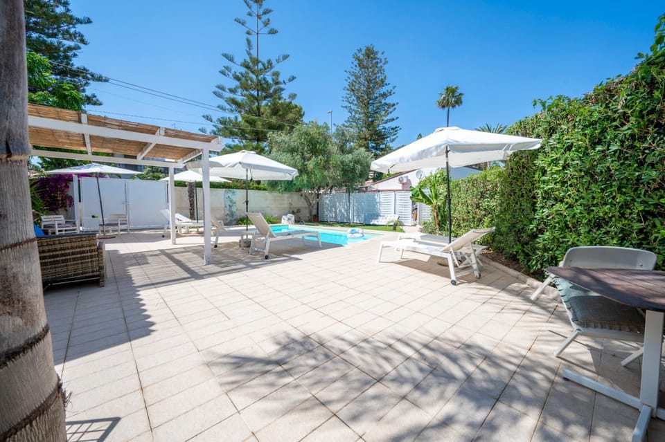 Property building, Patio, Spring, Garden, Garden view, Pool view, Swimming pool, sunbed