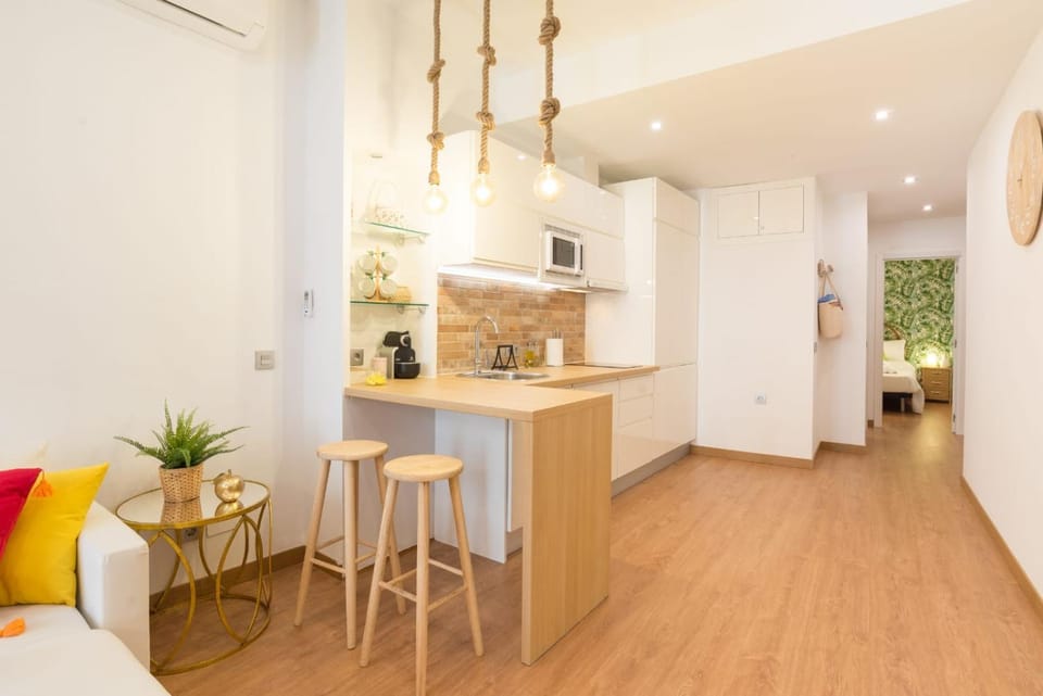 Kitchen or kitchenette, Photo of the whole room, Dining area
