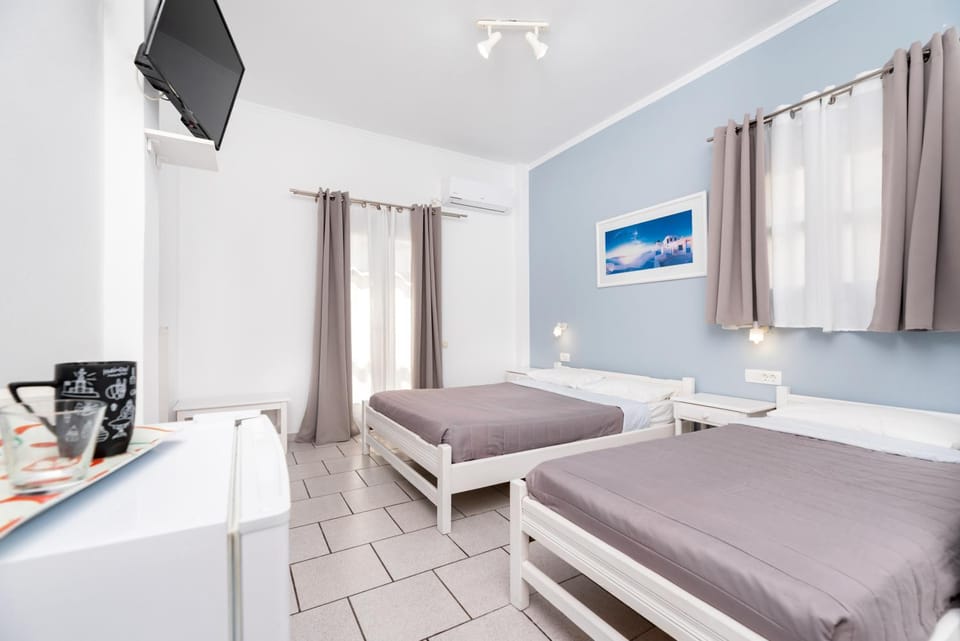 TV and multimedia, Photo of the whole room, Bedroom