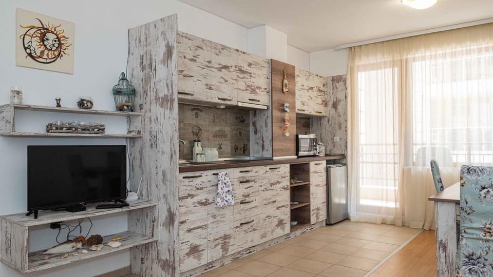 TV and multimedia, Kitchen or kitchenette, Living room