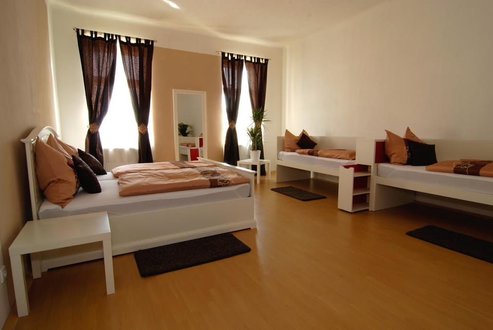 Day, Photo of the whole room