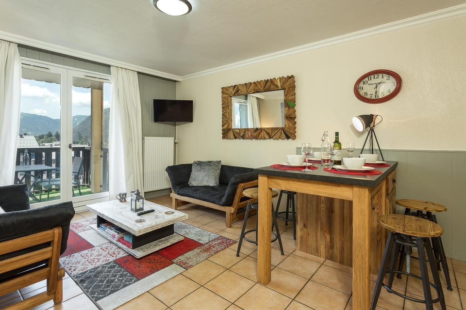 Living room, Dining area