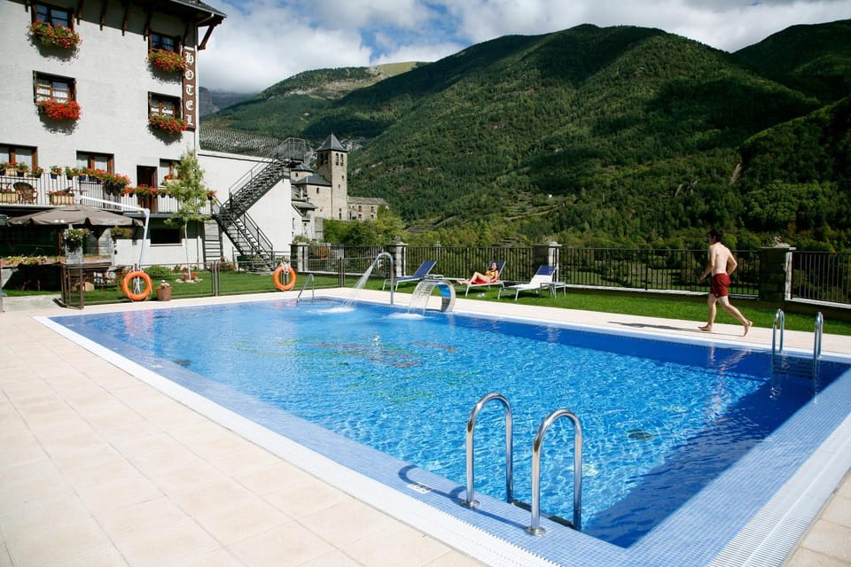 Natural landscape, Mountain view, Pool view, Swimming pool