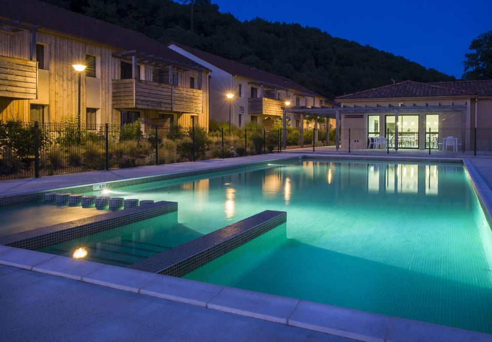 Facade/entrance, Swimming pool, Swimming pool