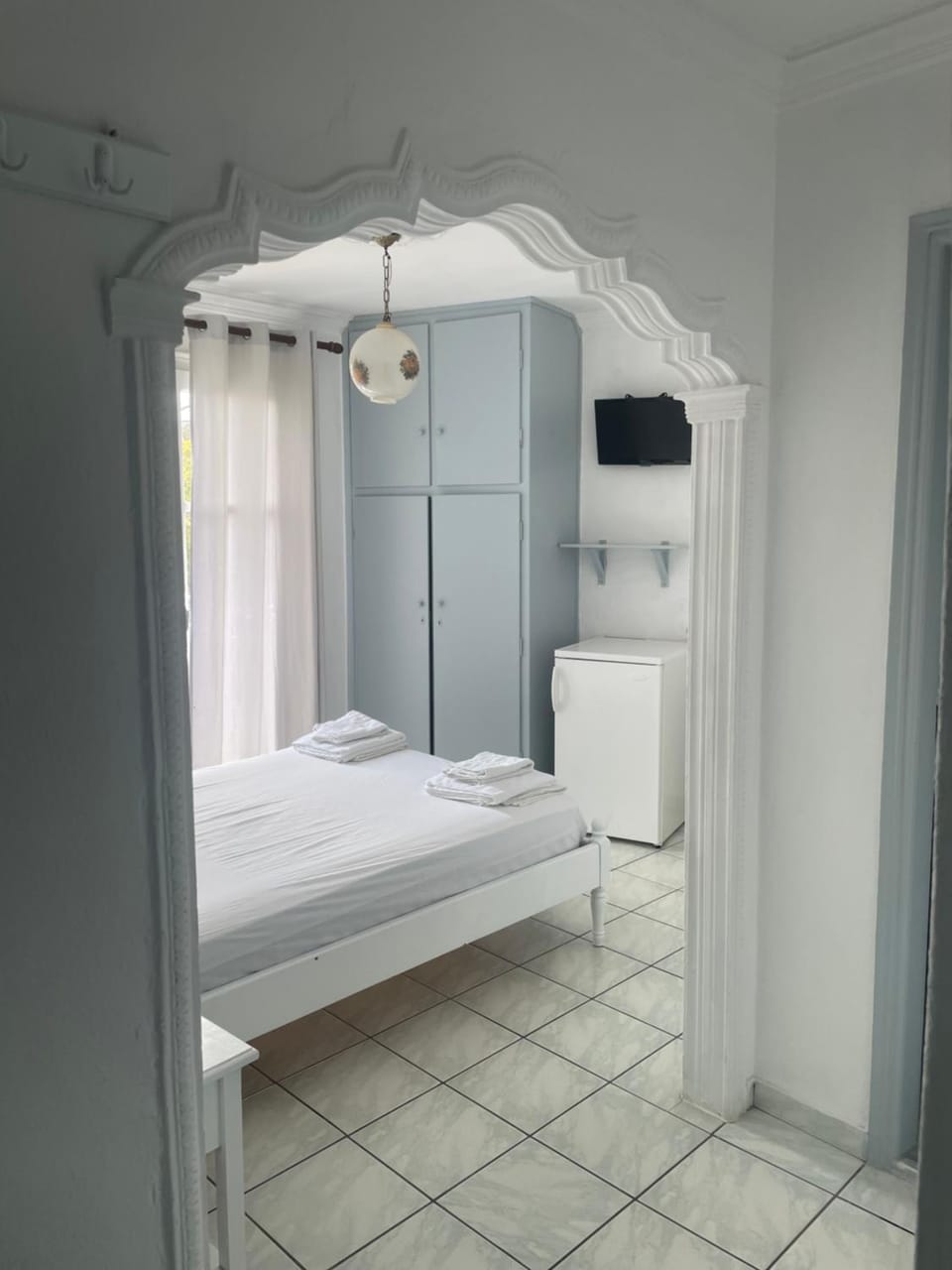 Bed, TV and multimedia, Photo of the whole room, Bedroom, wardrobe