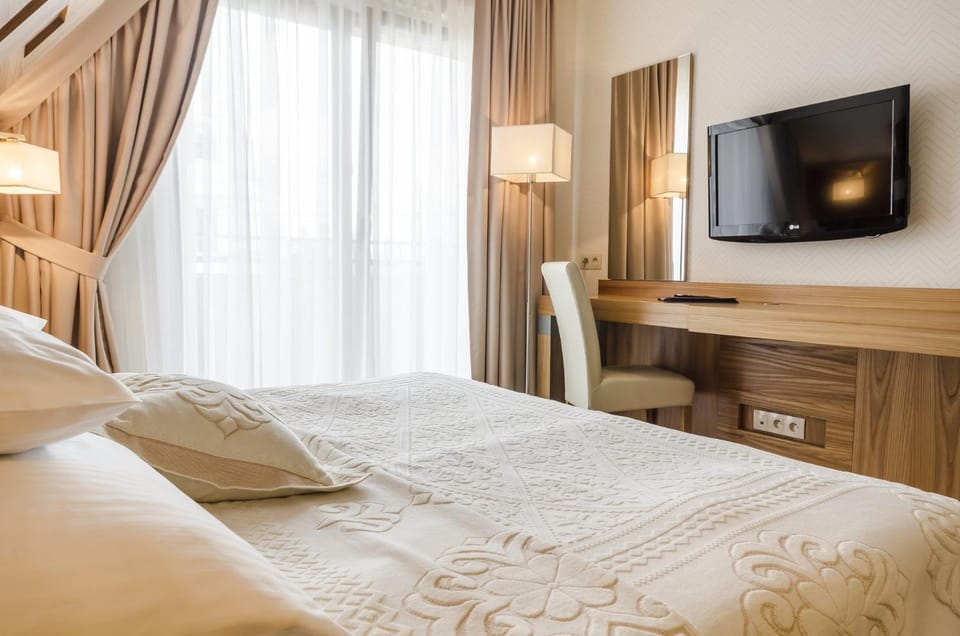 Bed, Photo of the whole room