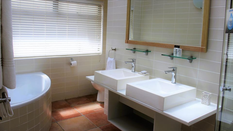Shower, Toilet, Bathroom, Bath, towels