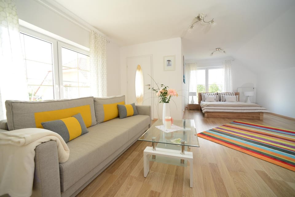 Photo of the whole room, Seating area