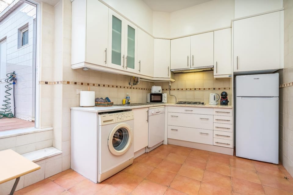 Property building, View (from property/room), Food and drinks, Dining area, On site, Food, Breakfast, Lunch, Dinner, dishwasher, microwave, washing machine, kitchen