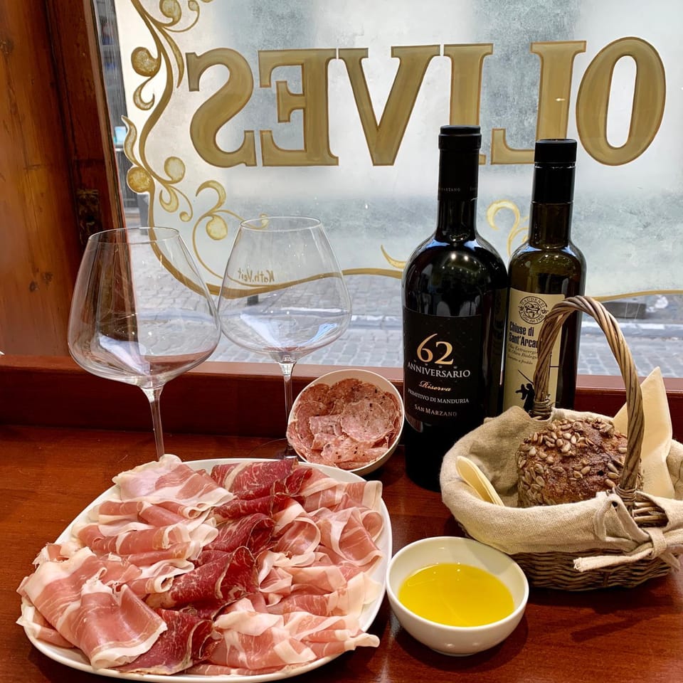 Restaurant/places to eat, Food and drinks, Alcoholic drinks