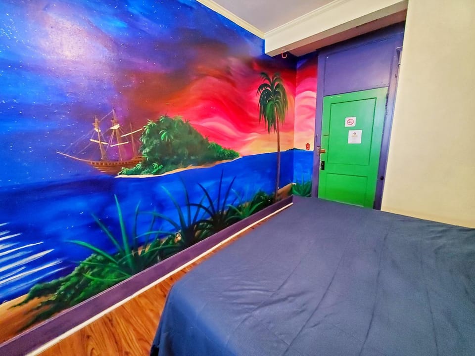 Bedroom, bunk bed