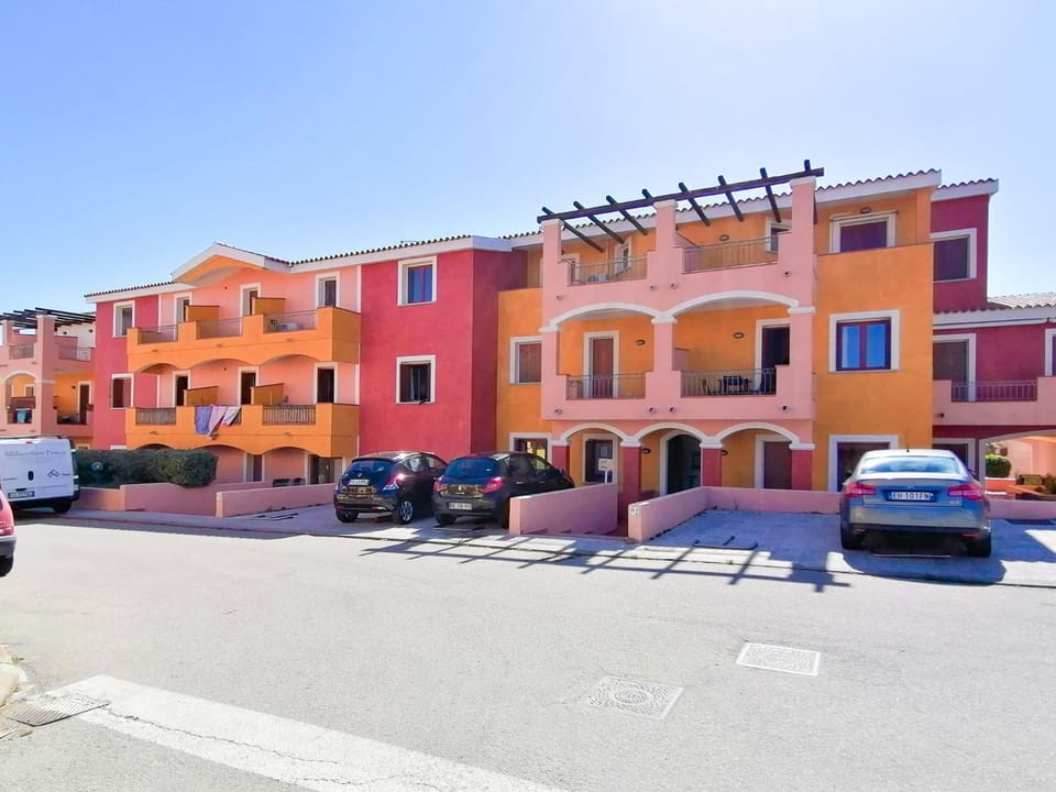 Property building, Neighbourhood