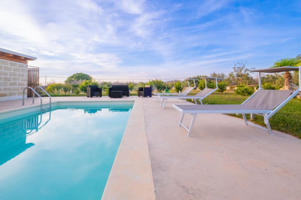 Day, Pool view, Swimming pool, sunbed
